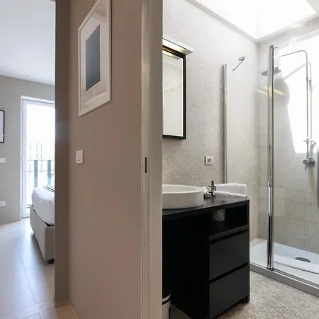 Elegante E Silenzioso Nel Cuore Di