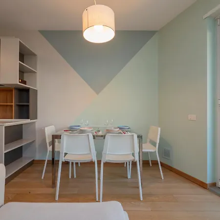 Elegante E Luminoso Con Box Auto A Pochi Passi Da Metropolitana M4 *