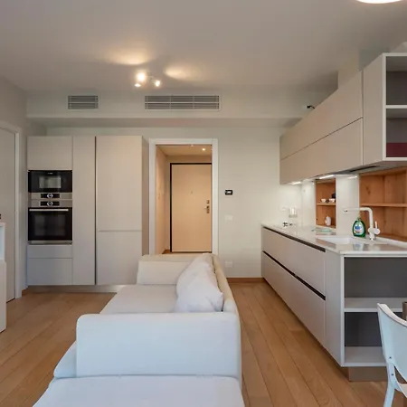 Elegante E Luminoso Con Box Auto A Pochi Passi Da Metropolitana M4 ميلان