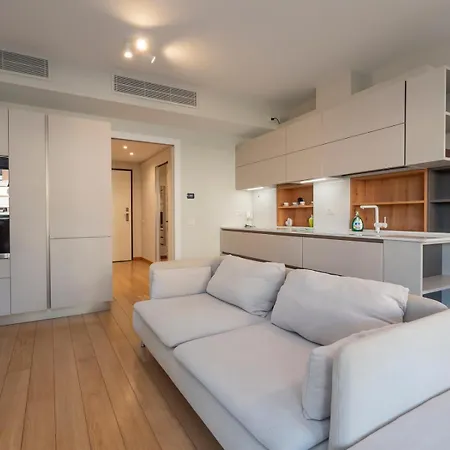 Elegante E Luminoso Con Box Auto A Pochi Passi Da Metropolitana M4