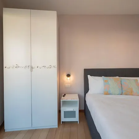 Elegante E Luminoso Con Box Auto A Pochi Passi Da Metropolitana M4 ميلان