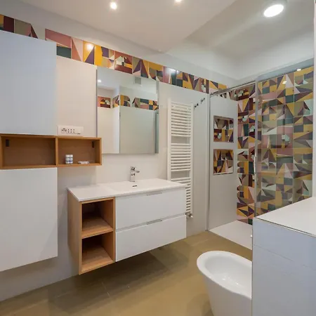 Elegante E Luminoso Con Box Auto A Pochi Passi Da Metropolitana M4