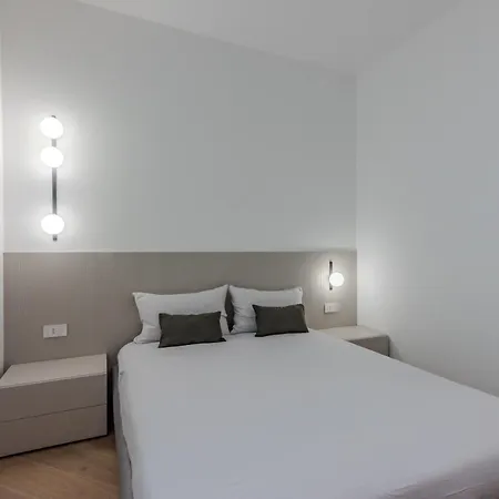 White House Con Posti Auto * מילאנו