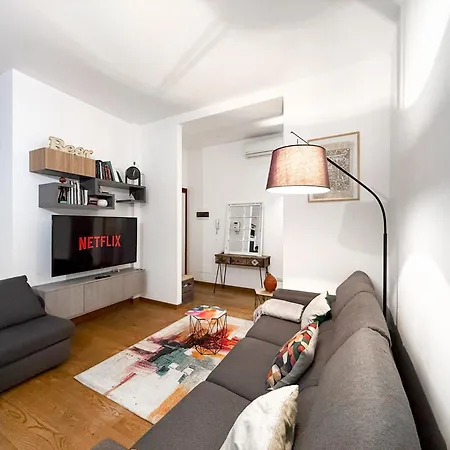 Apartment Trilocale Ampio E Luminoso, A 150m Dalla Metro Mailand