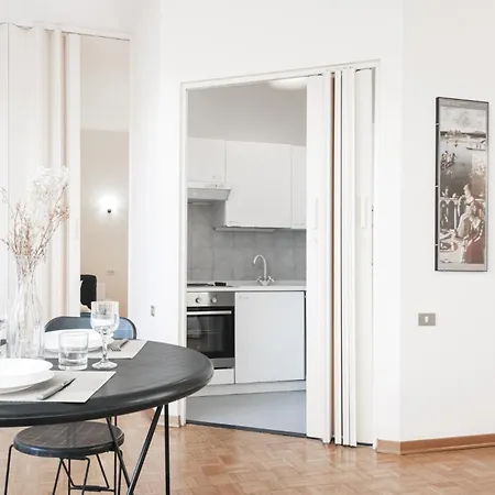 Easylife - - Romana 51 - Porta Romana Apartman