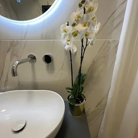 Luxury Close To Citylife, Metro & Dining Prázdninový dům *