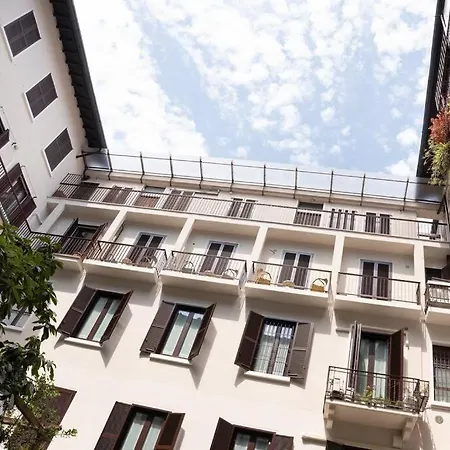 3-bedroom Design House San Babila-tricolore-m4