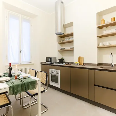 The Rent - Bright One Bedroom With Balcony In Moscova * ميلان
