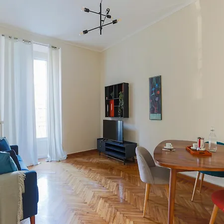 The Rent - Bright One Bedroom With Balcony In Moscova شقة