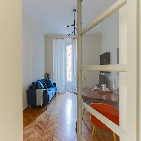 The Rent - Bright One Bedroom With Balcony In Moscova ميلان