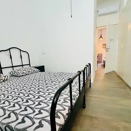 Flats And Modern In Navigli Milano