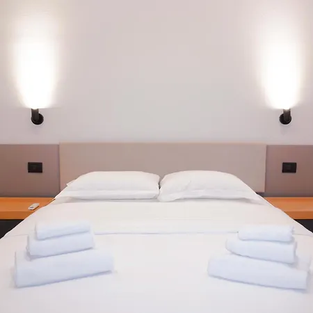 Private Near Duomo - M4 Santa Sofia Daire