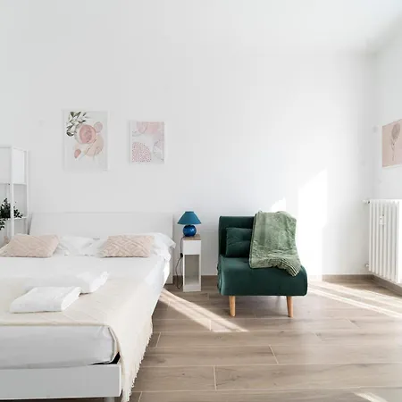 Апартаменты Modern Flat 10 Minutes Duomo