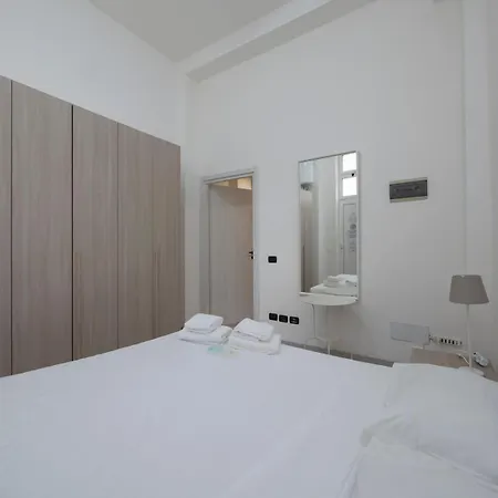 I Host - Breno 1 * מילאנו