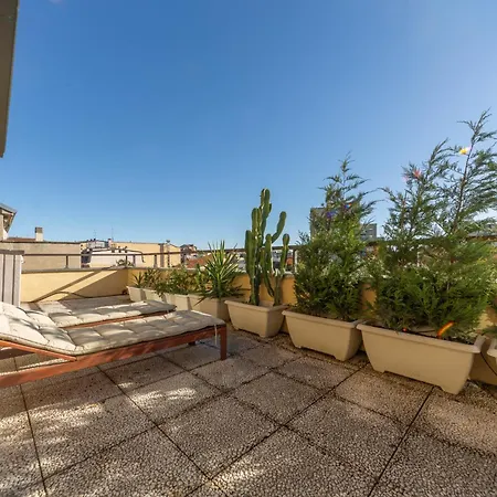 Casa Madera With Lovely Terrace Apartment Milan