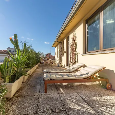 Apartment Casa Madera With Lovely Terrace Milan