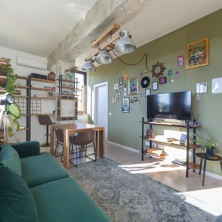 Casa Madera With Lovely Terrace Apartment Milan
