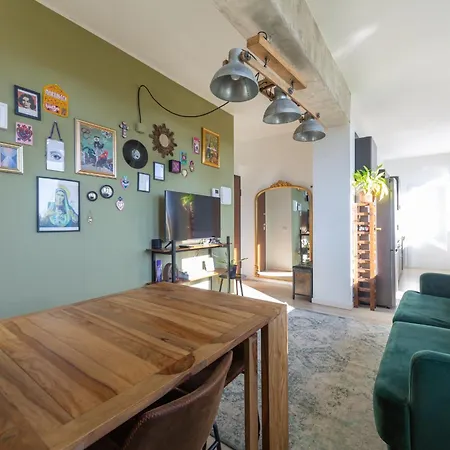 Casa Madera With Lovely Terrace Apartment Milan