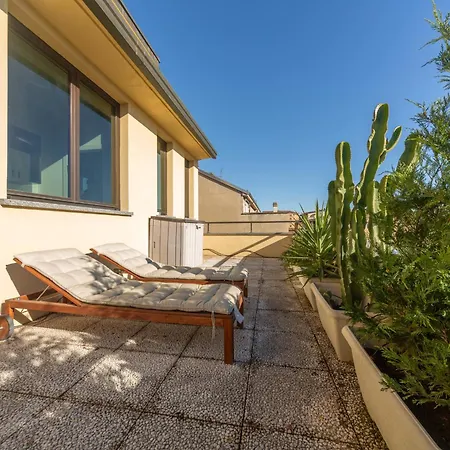 Apartment Casa Madera With Lovely Terrace Milan
