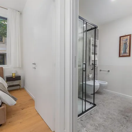 Solari Apartment, In Design Area, Near Tortona District, Apartment Milan