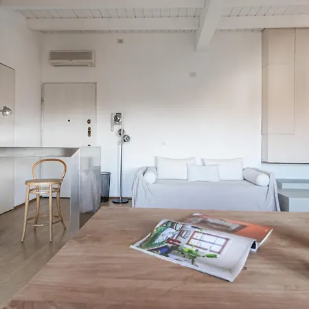 Italianway Easy - Zara 118 * Milánó