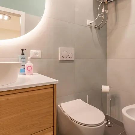 I Host - Pomponazzi Iris Appartement