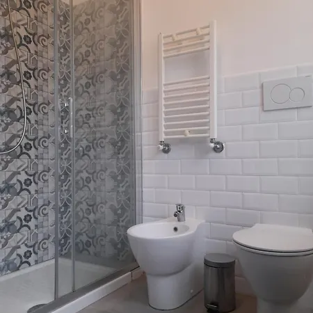 -l' Oasi Del Turista, 3- Station Guest house Milan
