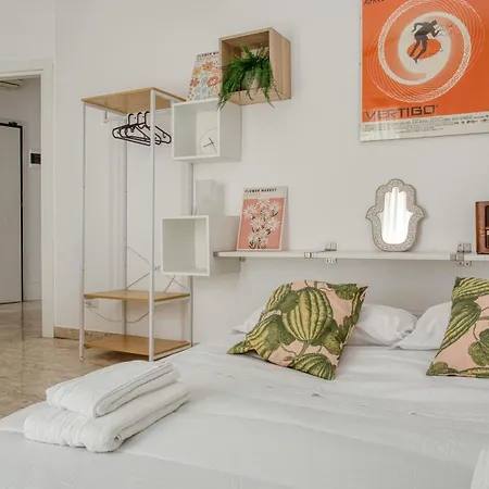 Cozy Modern Near Metro, Wifi Ac Apartment *