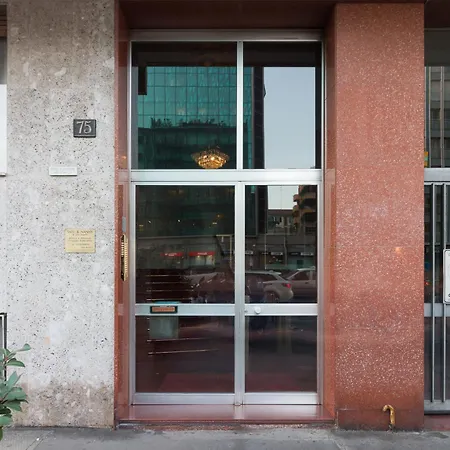 Gioia - Sopra La Metro Sondrio Appartement Milan