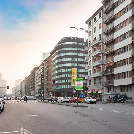 Gioia - Sopra La Metro Sondrio Appartement