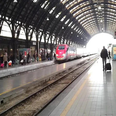 -l' Oasi Del Turista, Room2- Station Pensionat Milano