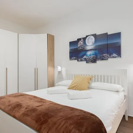 I San Siro I Steps To Metro, Ac & Free Wifi 아파트 밀라노