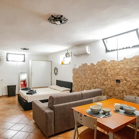 Great Tavern In * Mediolan