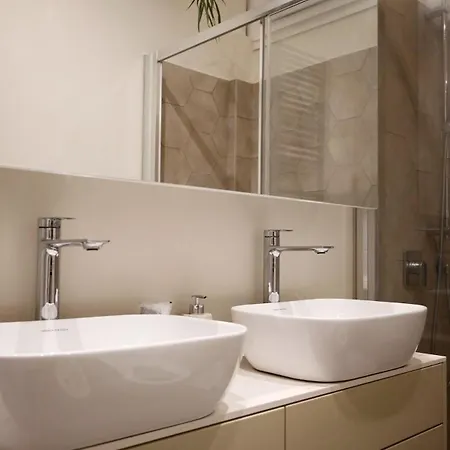 Luxury - 15 Min Duomo アパート ミラノ