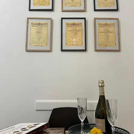 Carrara 23 Navigli Be Like! - Duomo Forum Bocconi *