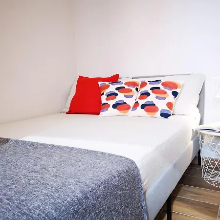 Cozy Flat 50 Meters From The Metro 公寓