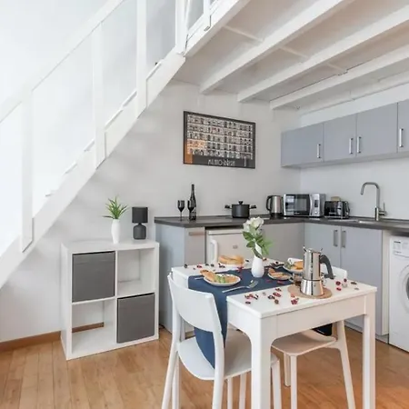 Two-room San Babila شقة *