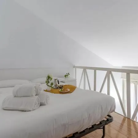 Two-room San Babila شقة ميلان