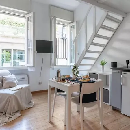 Two-room San Babila Apartment