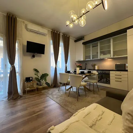 Apartament La Regina Delle Locazioni In Bocconi Mediolan