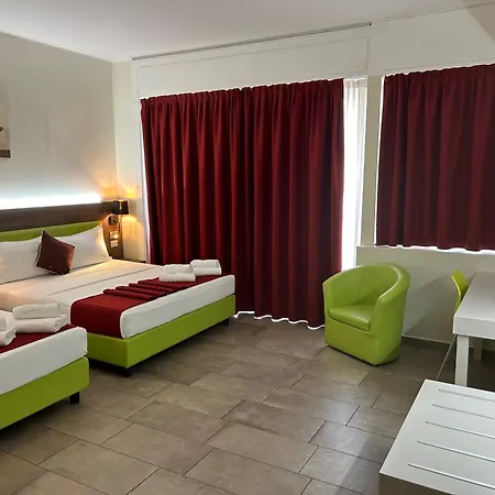 Stradivari Szálloda 3*