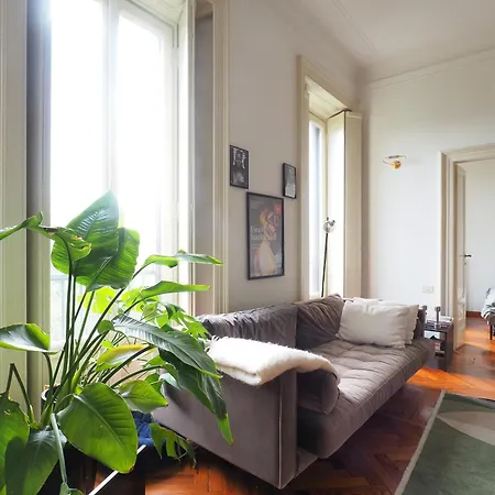 Piano Alto Vista Sul Parco Милан