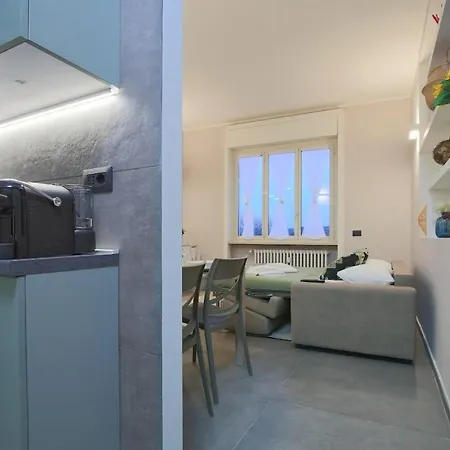 Wide & Bright 2 Bedroom Flat 50m From M4 Station Lejlighed Milano