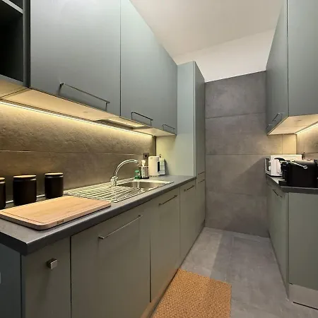 Lejlighed Wide & Bright 2 Bedroom Flat 50m From M4 Station Milano