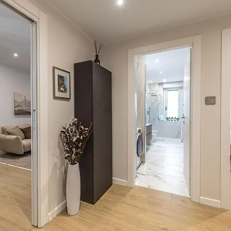 Luxury 2 Bedroom In *