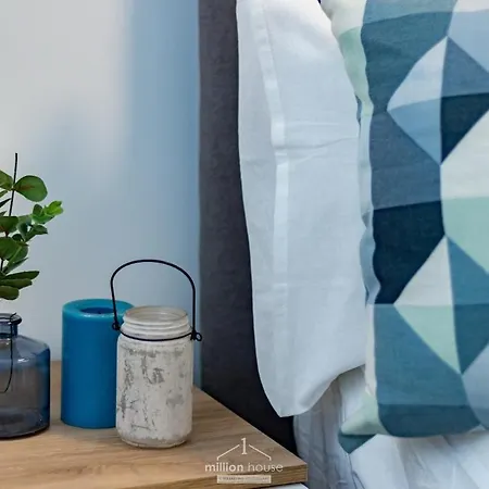 דירה Spacious 4-bed 2-bath, 3 Min Walk To M1 Bande Nere מילאנו