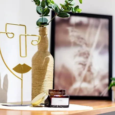 Spacious 4-bed 2-bath, 3 Min Walk To M1 Bande Nere *