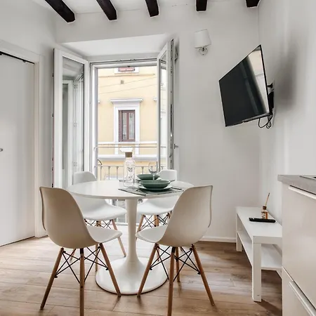 Just Urban - Cozy 1-br In Center - Steps M2 And M4 Metro Mailand