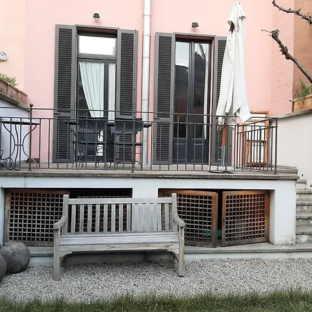 Bed & Breakfast Casa Mari - Free Secure Parking, Breakfast, Private Bathroom, Wifi, Garden, Aircon, 5 Min Walk To Metro And Train Station