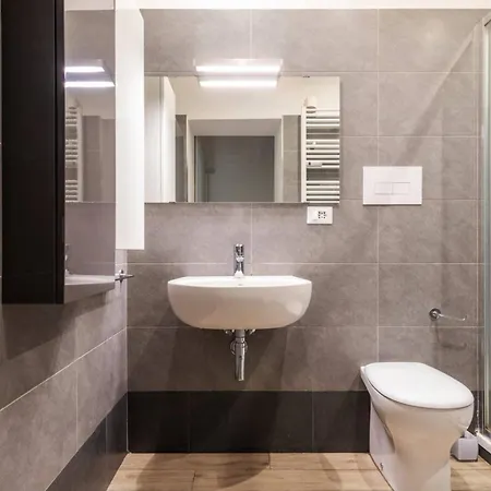 Apartment In Piazza A Isola Milan